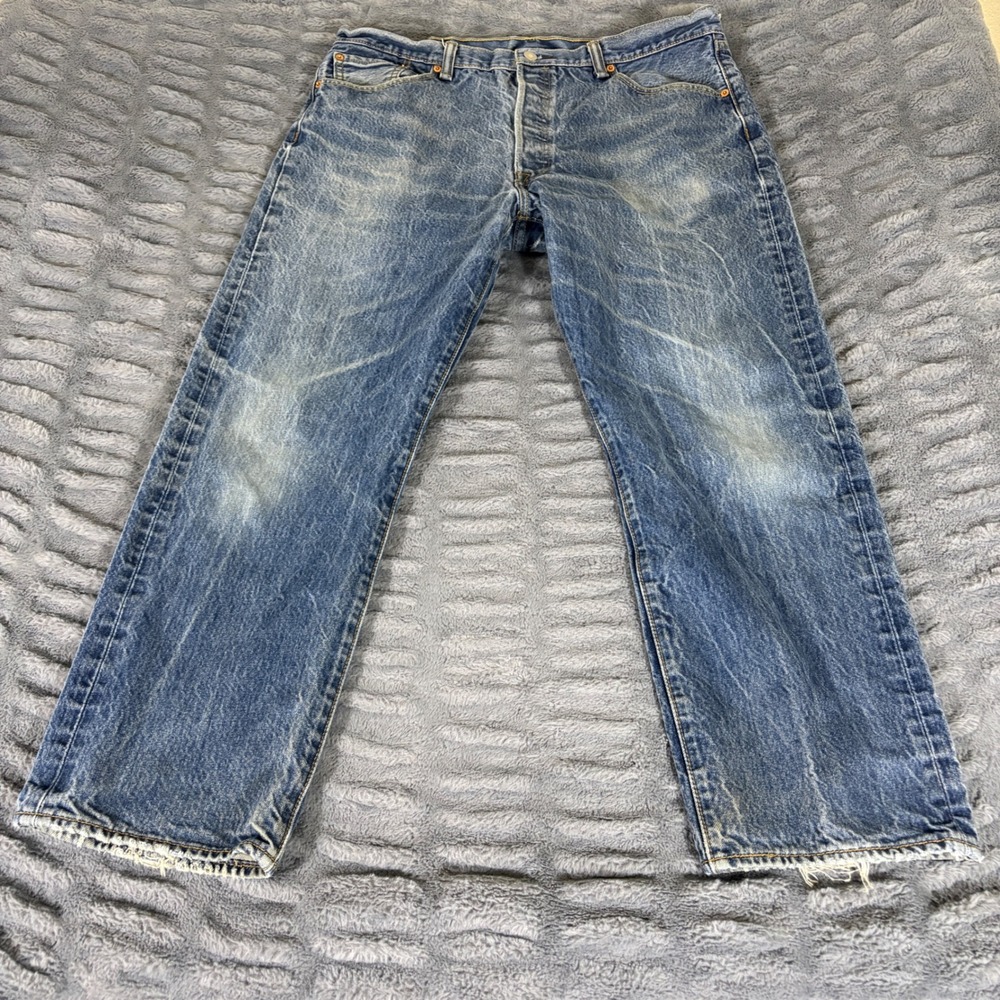 Levis 501 Mens Blue Denim Straight Leg Distressed Jeans W40 L30 (Measures 37x27)